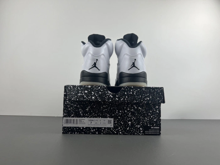 Jordan 5 Retro "White and Black"   DD0587-110