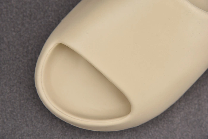 KANYE WEST X ADIDAS YEEZY SLIDE “RESIN”FW6345