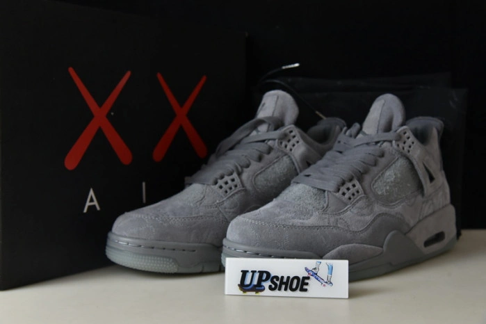 KAWS x Air Jordan 4“ Cool Grey”930155-003