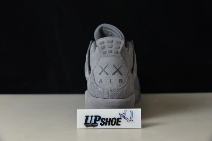 KAWS x Air Jordan 4“ Cool Grey”930155-003