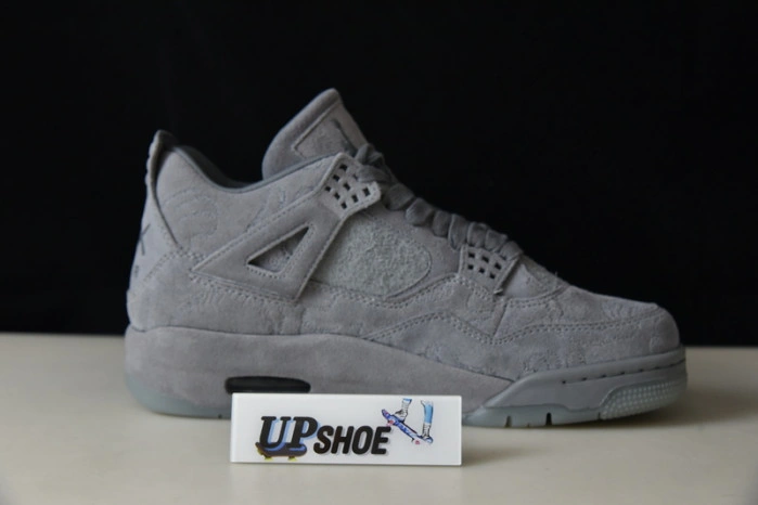 KAWS x Air Jordan 4“ Cool Grey”930155-003