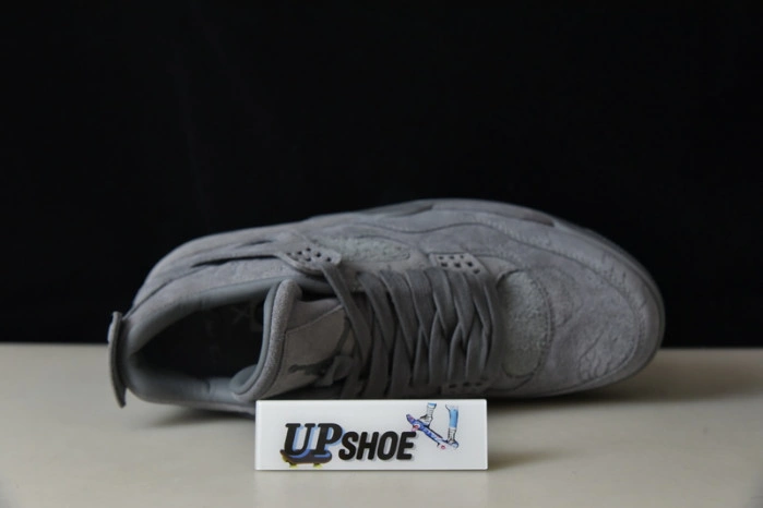 KAWS x Air Jordan 4“ Cool Grey”930155-003