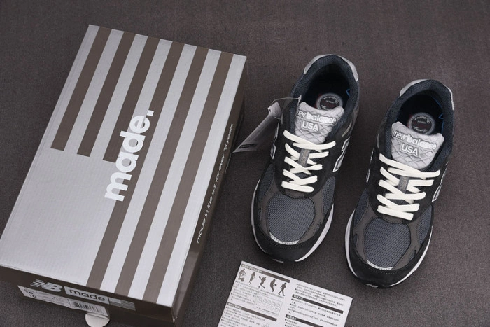 KITH x New Balance 990 V3“Tornado” M990KT3