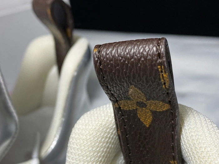 LV ARCHLIGHT SNEAKER