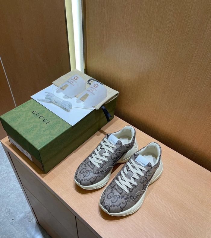 LV SANDALS