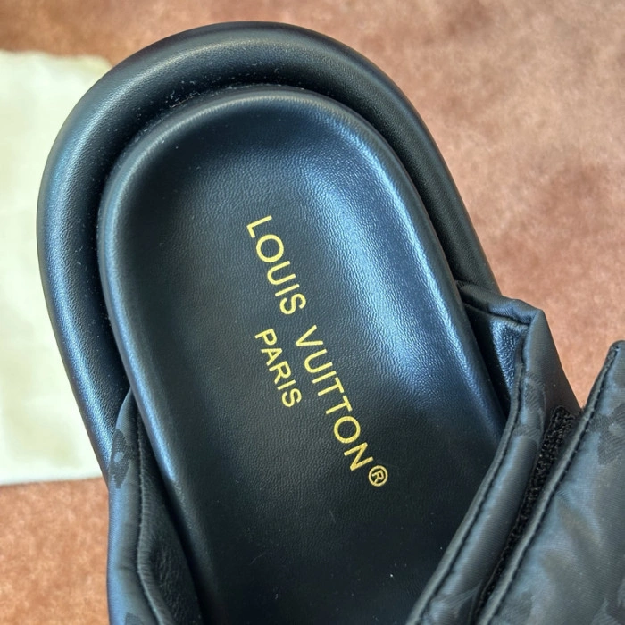 LV SANDALS