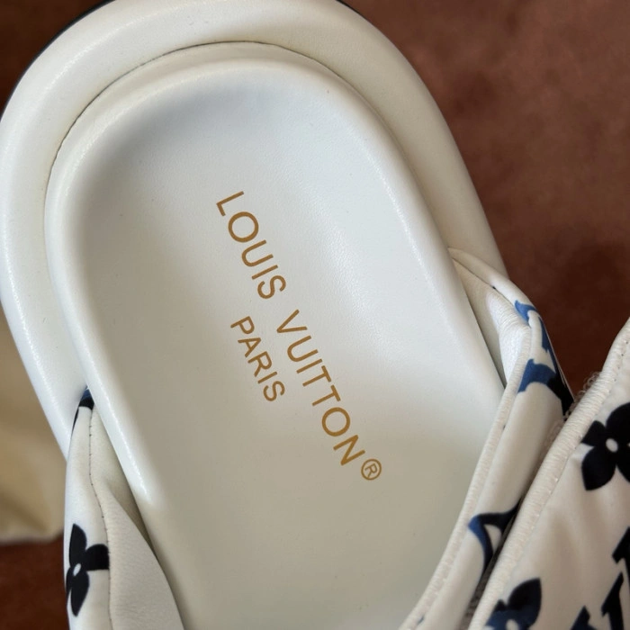 LV SANDALS