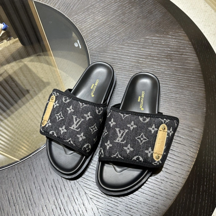 LV SANDALS