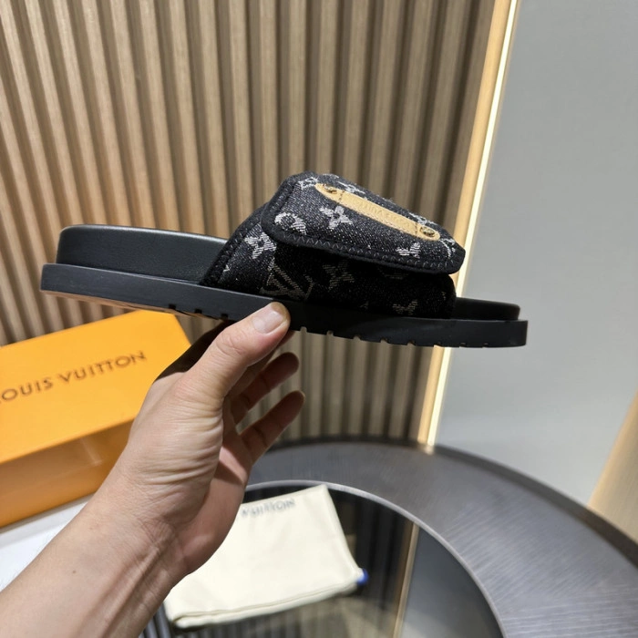 LV SANDALS