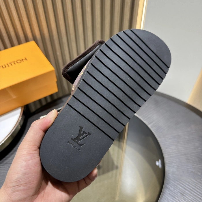 LV SANDALS