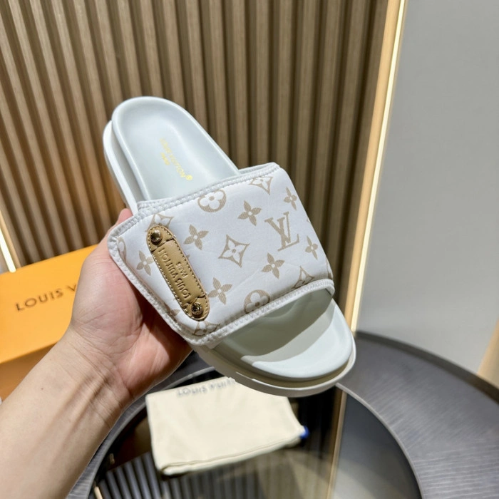 LV SANDALS