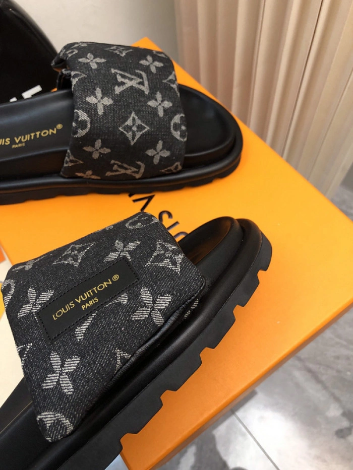 LV SANDALS