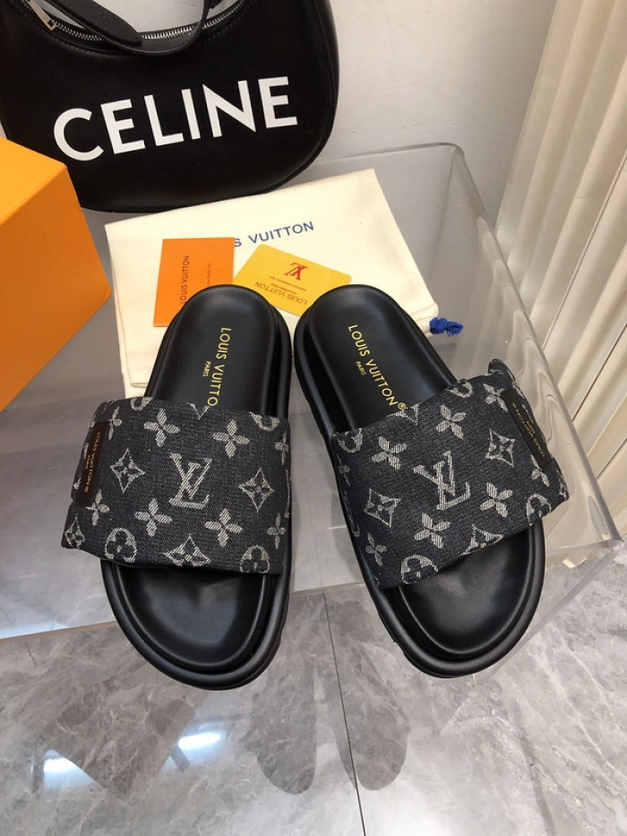 LV SANDALS