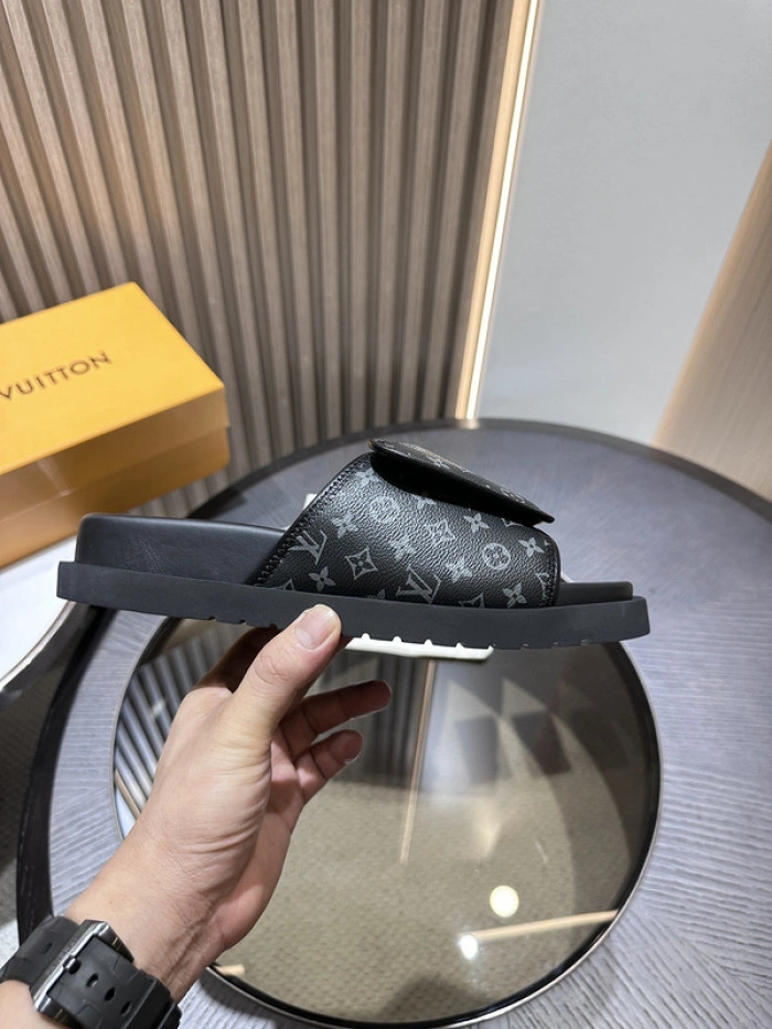 LV SANDALS