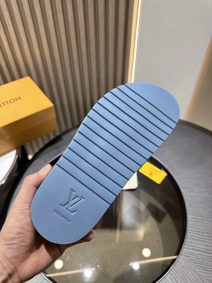 LV SANDALS