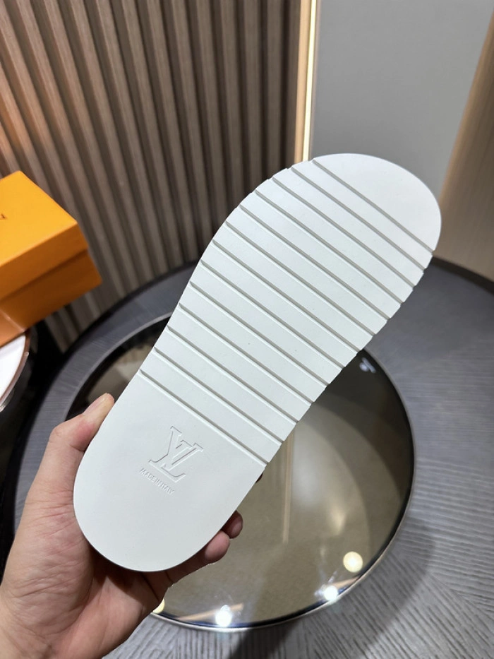 LV SANDALS