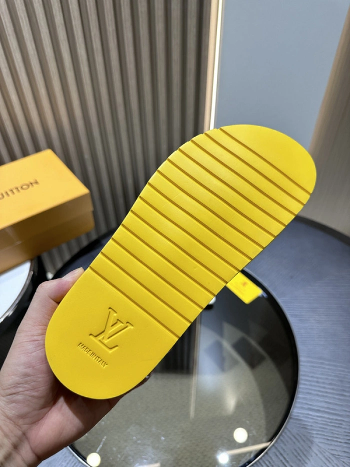 LV SANDALS