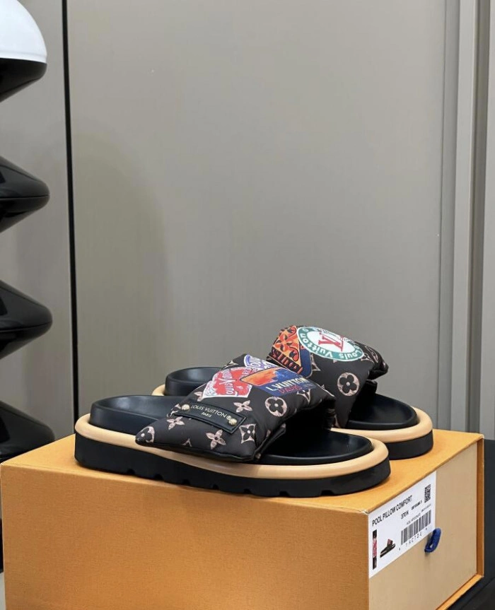 LV SANDALS
