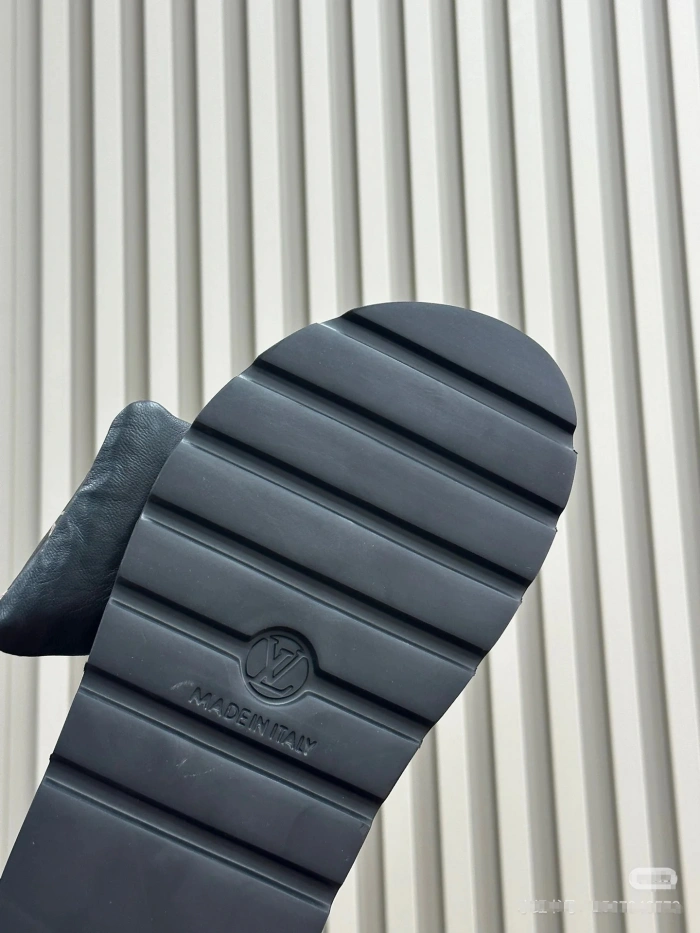 LV SANDALS