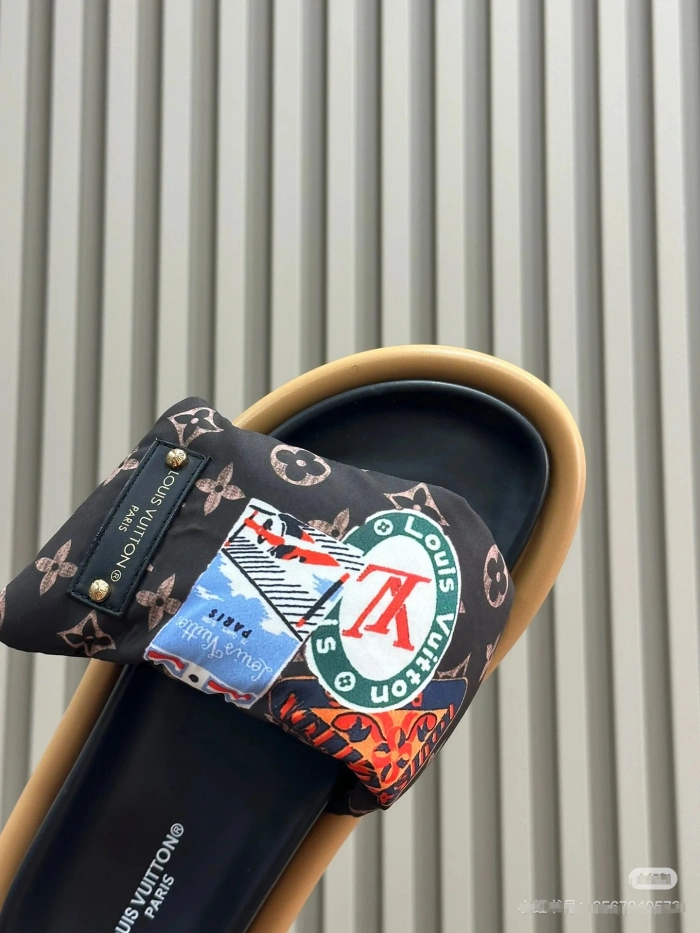 LV SANDALS
