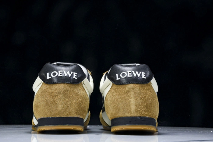 Loe*we Ballet Runner