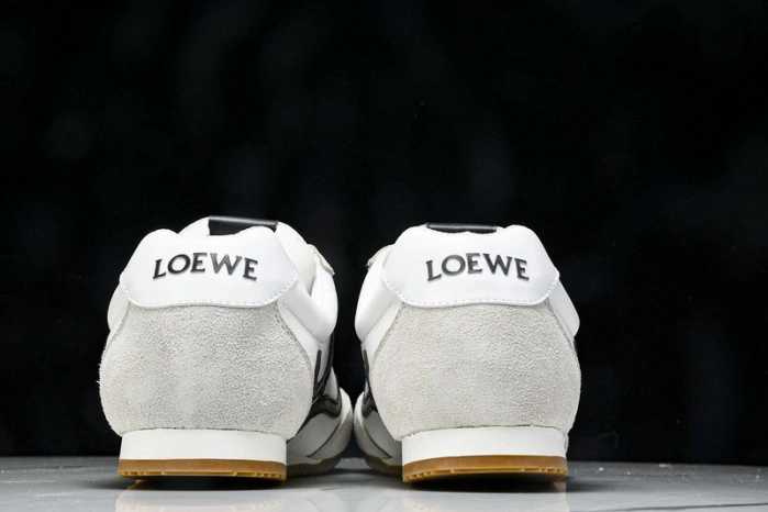 Loe*we Ballet Runner