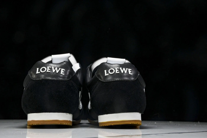 Loe*we Ballet Runner