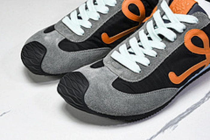 Loe*we Ballet Runner