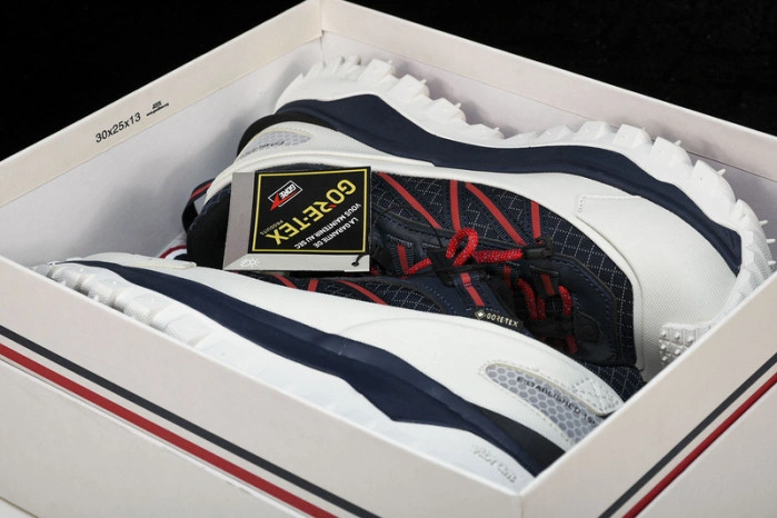 MONCLER TRAILGRIP GORE-TEX