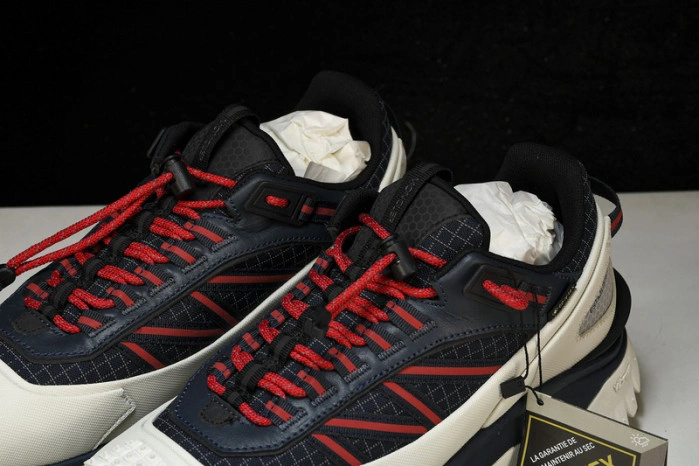 MONCLER TRAILGRIP GORE-TEX