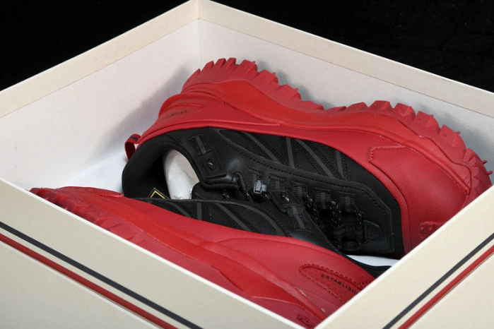 MONCLER TRAILGRIP GORE-TEX