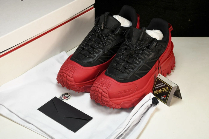 MONCLER TRAILGRIP GORE-TEX