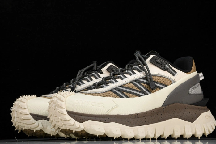 MONCLER TRAILGRIP GORE-TEX