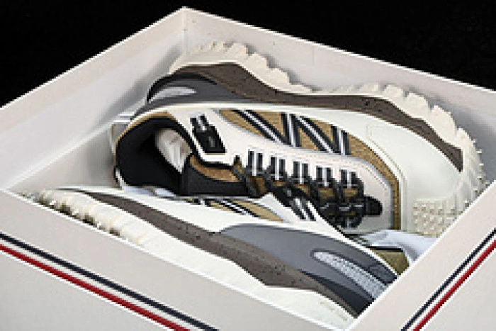 MONCLER TRAILGRIP GORE-TEX