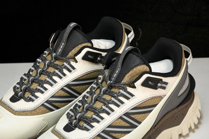 MONCLER TRAILGRIP GORE-TEX
