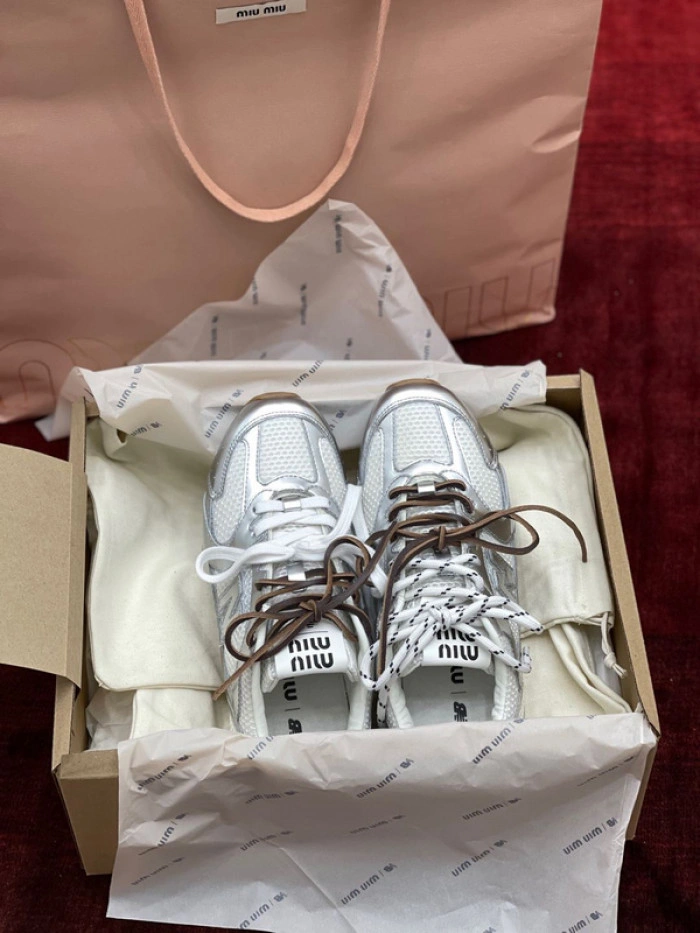 NEW BALANCE X MIUMIU SNEAKER