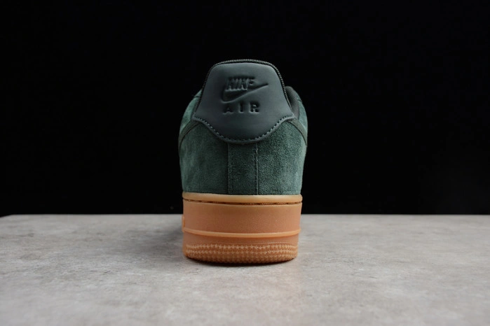 NIKE AIR FORCE 1 ´07 LV8 SUEDE OUTDOOR GREEN BRAND  AA1117-300