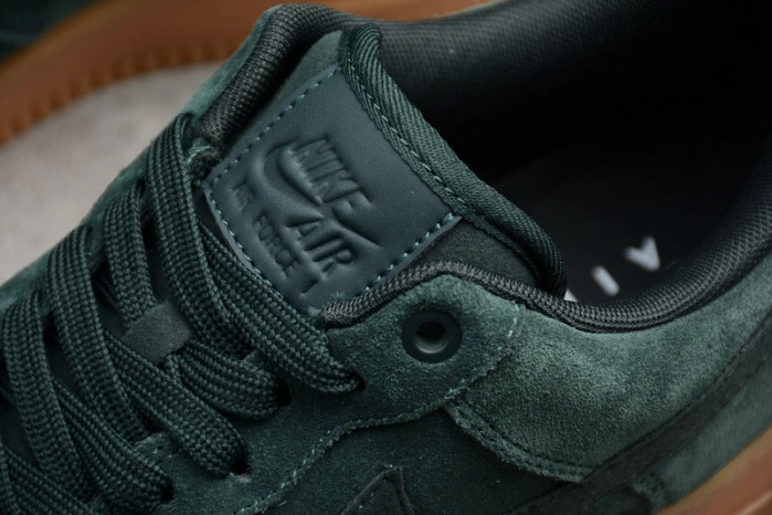 NIKE AIR FORCE 1 ´07 LV8 SUEDE OUTDOOR GREEN BRAND  AA1117-300
