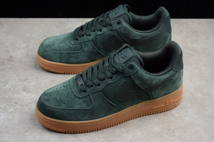 NIKE AIR FORCE 1 ´07 LV8 SUEDE OUTDOOR GREEN BRAND  AA1117-300