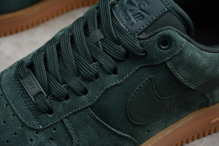 NIKE AIR FORCE 1 ´07 LV8 SUEDE OUTDOOR GREEN BRAND  AA1117-300
