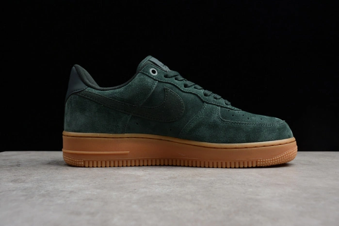NIKE AIR FORCE 1 ´07 LV8 SUEDE OUTDOOR GREEN BRAND  AA1117-300