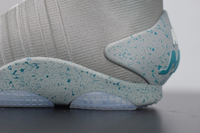 NIKE MAG