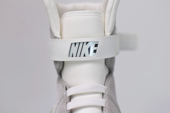 NIKE MAG
