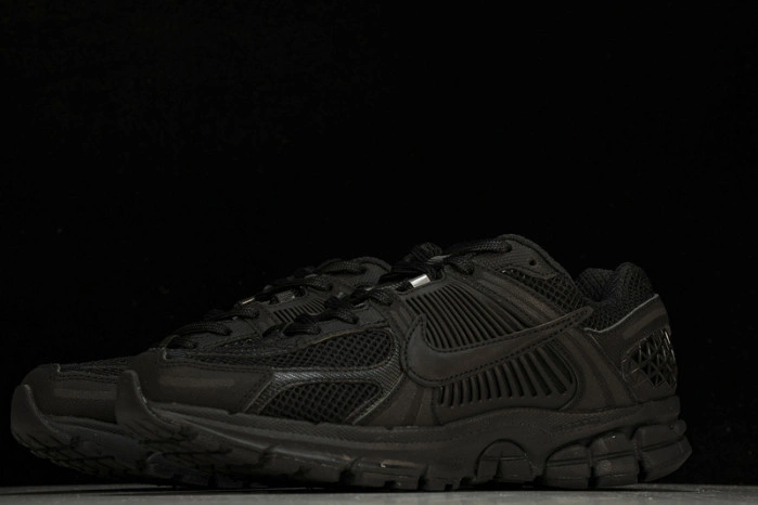 NIKE ZOOM VOMERO 5 Triple Black (2023) BV1358-003