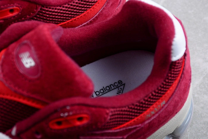 New Balance 2002R Bordeaux M2002RHA