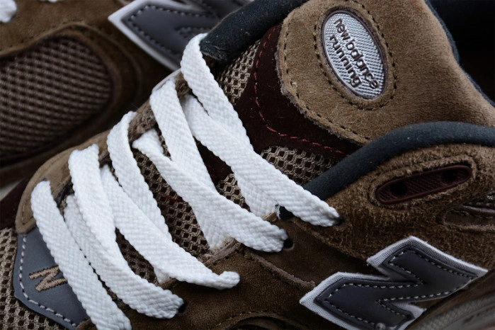 New Balance 2002R Olive Brown M2002RHN