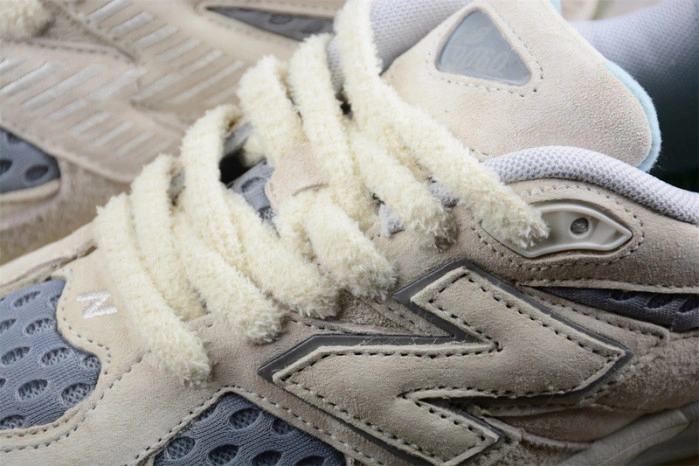 New Balance 9060 Bricks & Wood