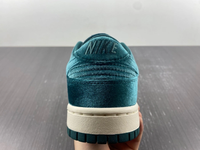 Nike Dunk Low Green Velvet DZ5224-300