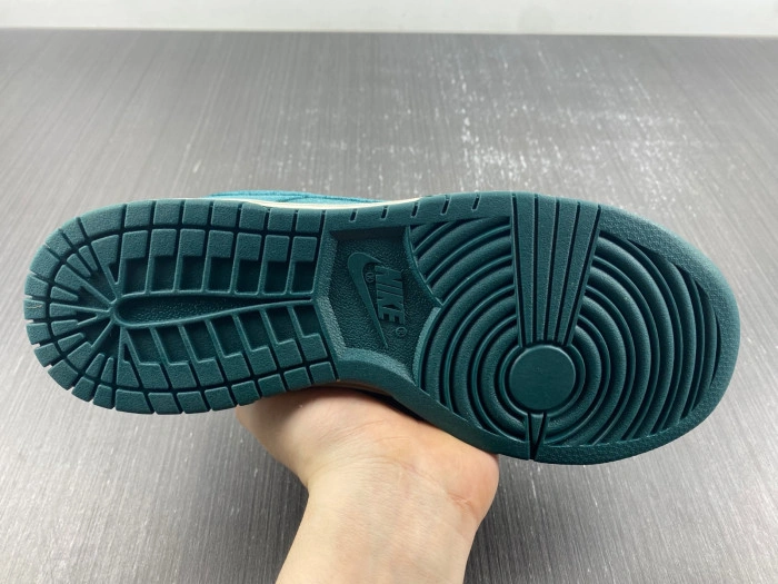 Nike Dunk Low Green Velvet DZ5224-300