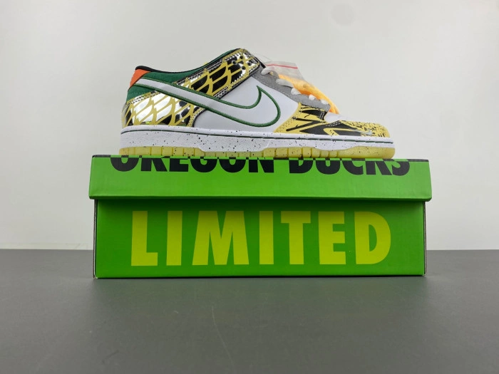 Nike Dunk Low What the Duck Away University of Oregon PE  HV1454-100